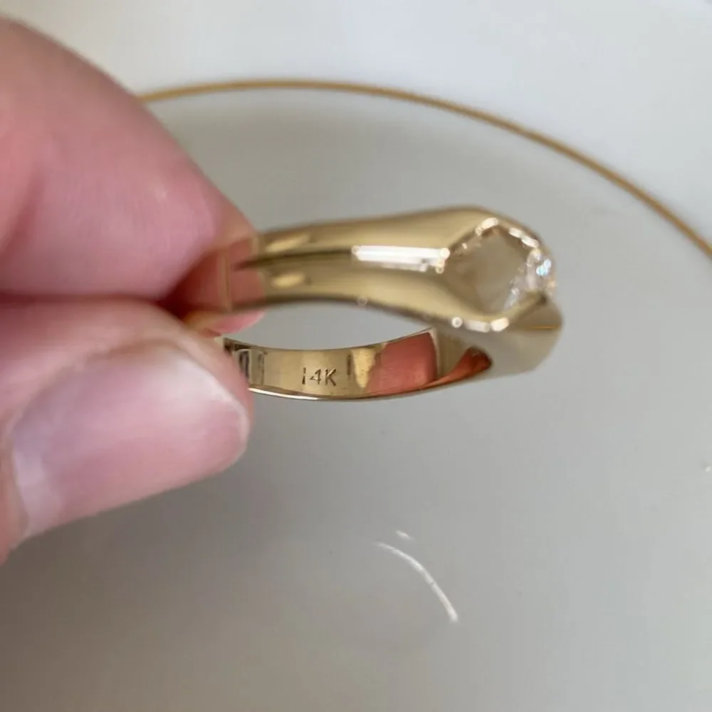 Men’s 14k yellow gold solitaire ring